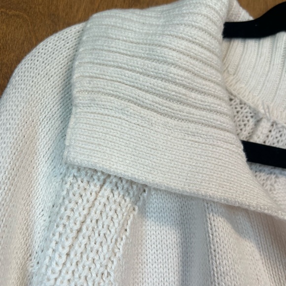 Abercrombie & Fitch Notch Neck Sweater - Picture 5 of 9